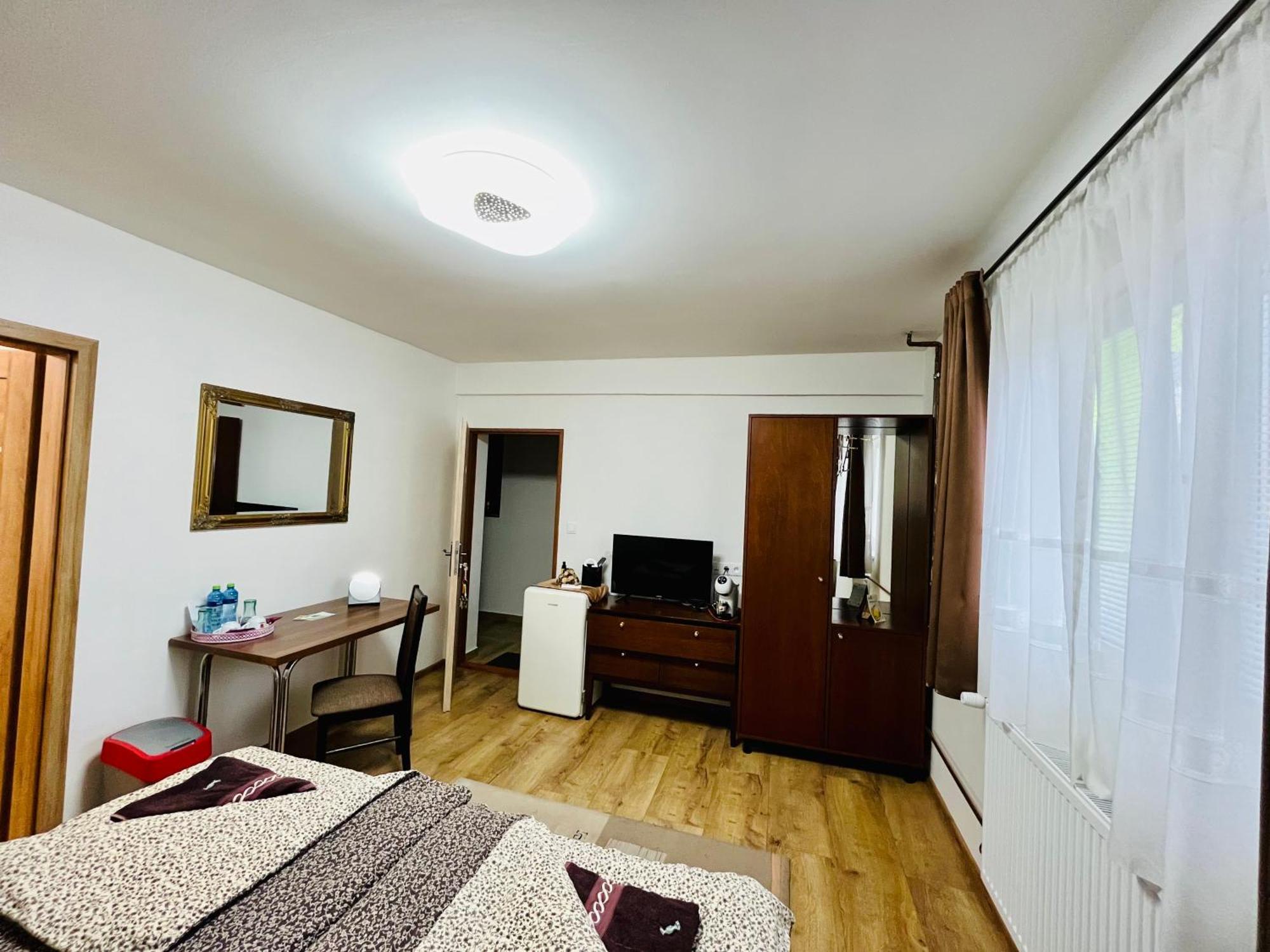 Penzion Tyche Surany Exteriér fotografie